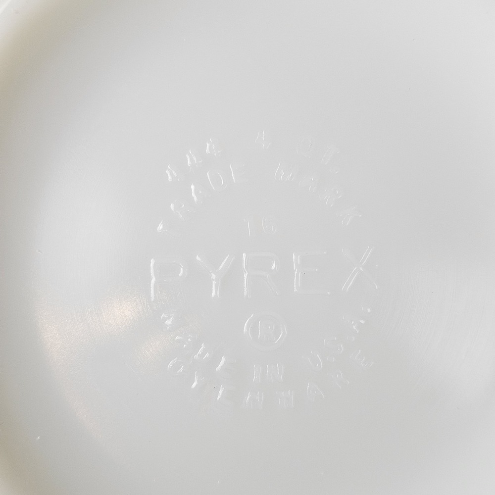 Vintage Pyrex Gooseberry Black on Yellow 444 Cinderella Mixing Bowl 4 QT - Picture 5 of 6